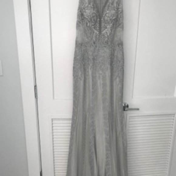 Prom/Formal Dress by Camille la Vie Size 8 in Grey & Silver - Picture 8 of 12